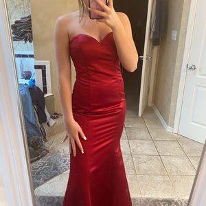 Prom dress brand new !!